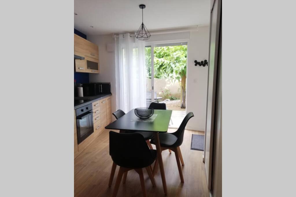 Charmant Appartement Avec Terrasse Pont-de-lʼIsère Exterior foto